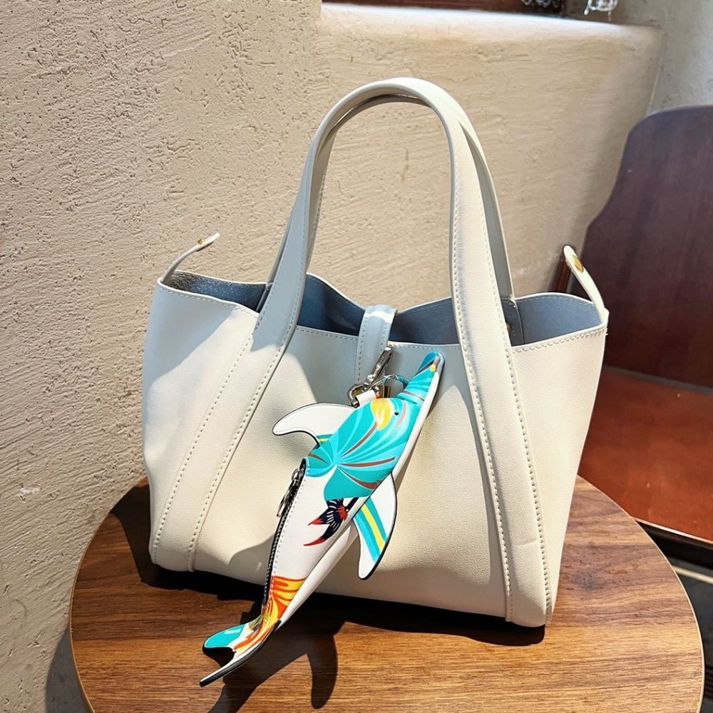 ✨ Loewe dolphin Bag Charm ✨ - Picture 9 of 9